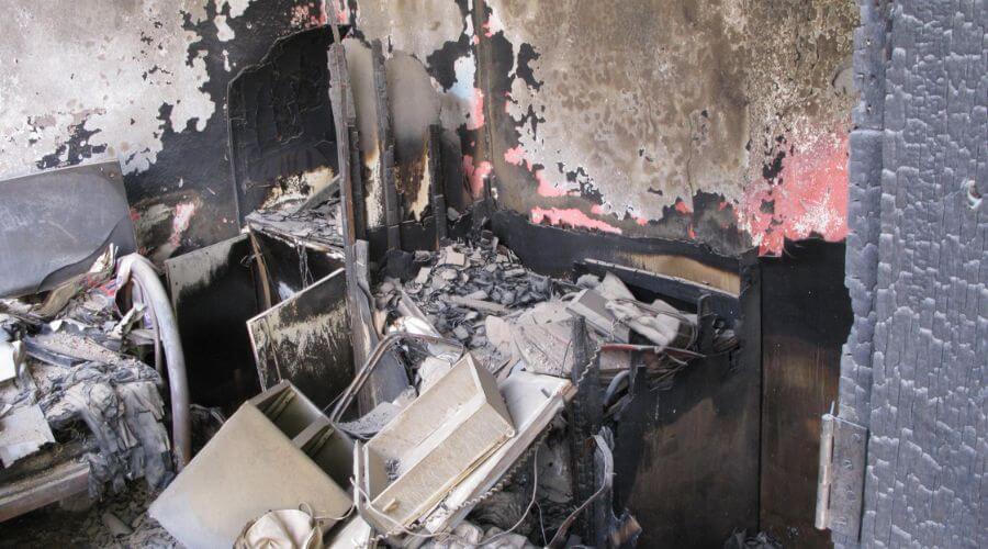 Why choose water damage restoration service for basement flood restoration services in Delano